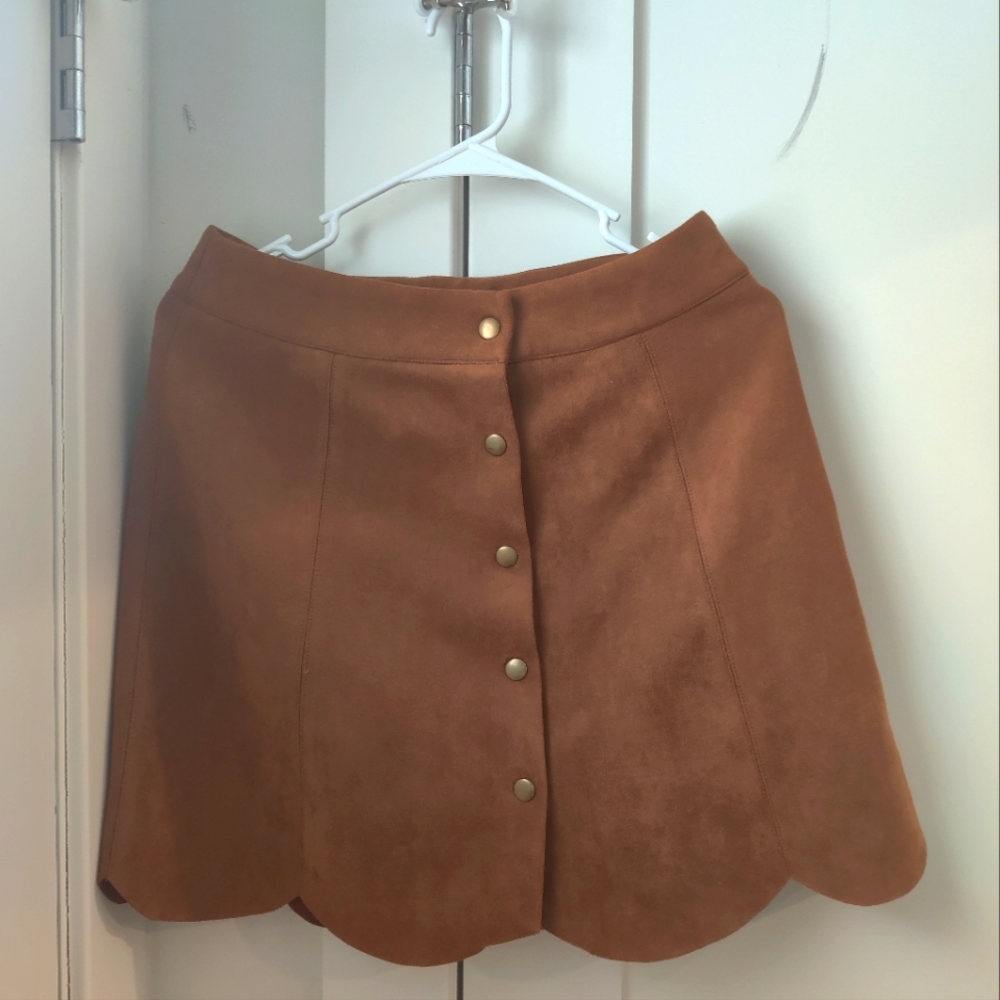 Few moda suede pedal edge skirt
